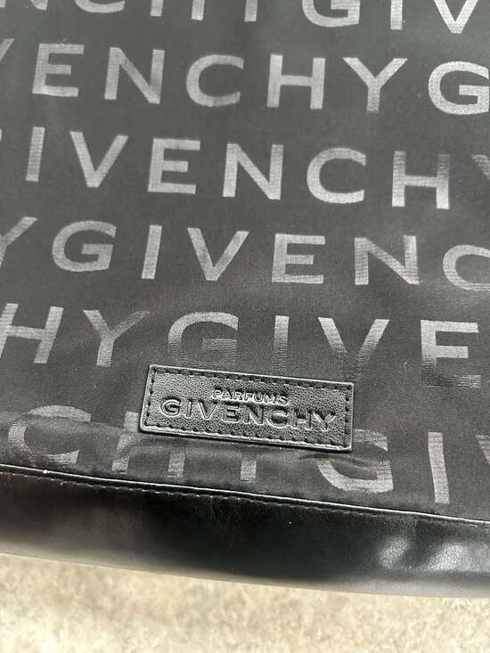 Givenchy - Picture 2 of 9